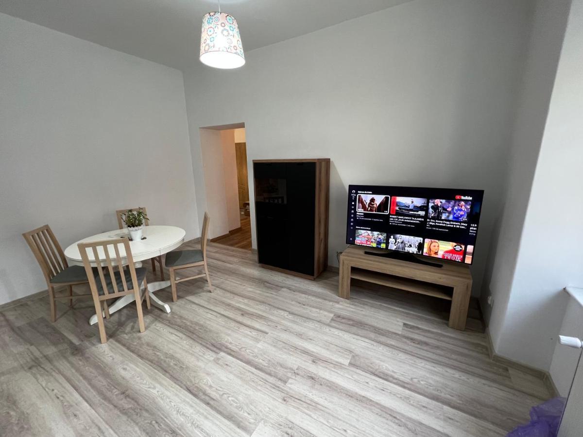 Апартаменти Apartament 3 Pokojowy Z Parkingiem Зомбковіце-Шльонскє Екстер'єр фото